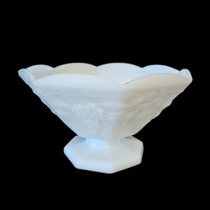 Anchor hocking milk glass Harvest grapes serving bowl or fruit bowl.